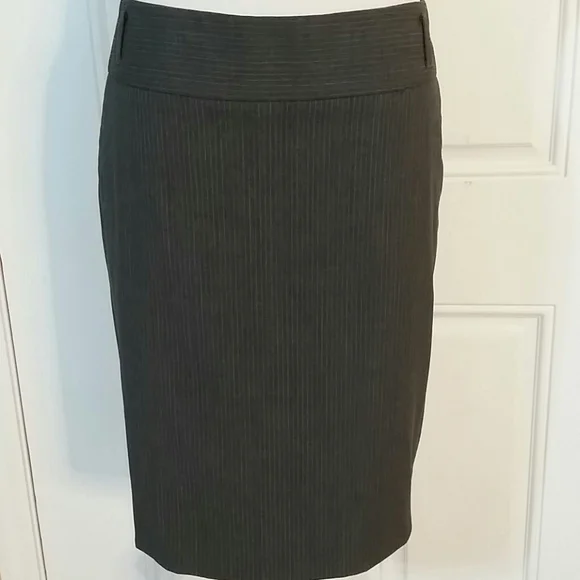Banana Republic sizes: Jacket 6. Skirt 4 - Picture 11 of 16